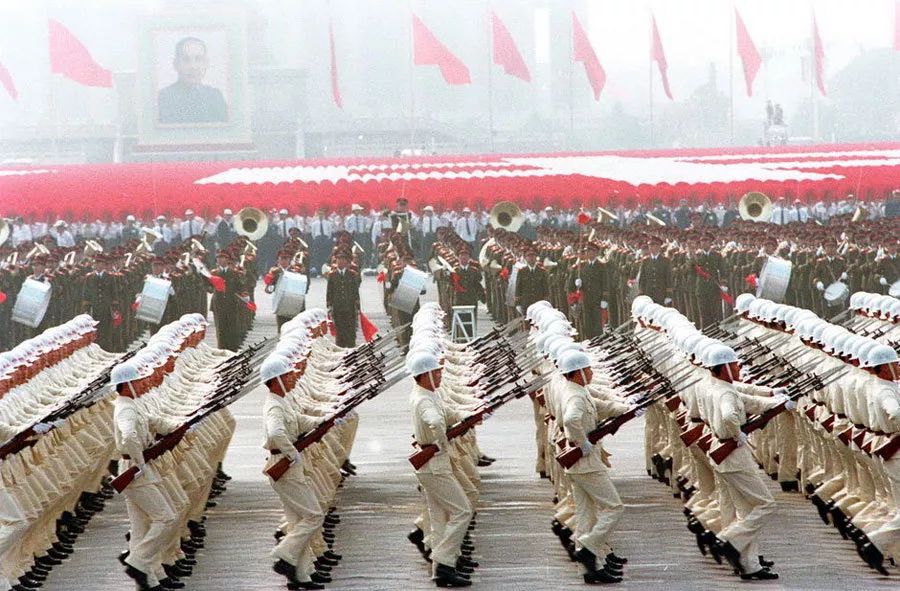 中國閱兵史上的霸氣瞬間，回顧1984年的閱兵盛況，中國閱兵史上的霸氣瞬間，回顧1984年閱兵盛況的震撼瞬間