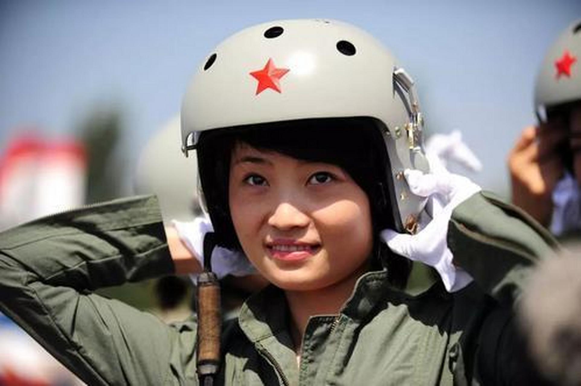 四川女飛行員余旭，英勇無畏的藍天使者，四川女飛行員余旭，藍天的英勇使者