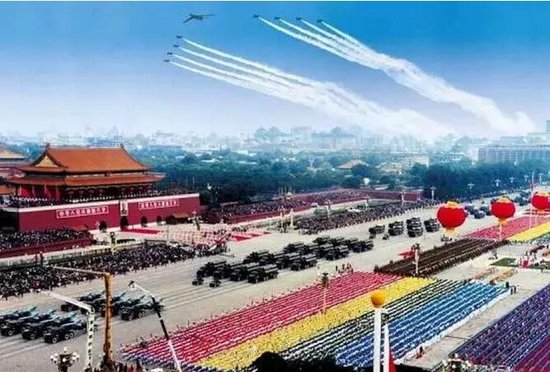 慶祝祖國輝煌，50周年國慶大閱兵高清完整版回顧，慶祝祖國輝煌，國慶大閱兵高清完整版回顧，共襄五十周年慶典盛況