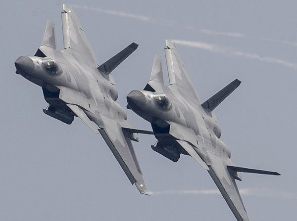 軍事震撼，20架轟炸機(jī)傾瀉240枚導(dǎo)彈的力量展示，軍事震撼，20架轟炸機(jī)傾瀉導(dǎo)彈力量展示日