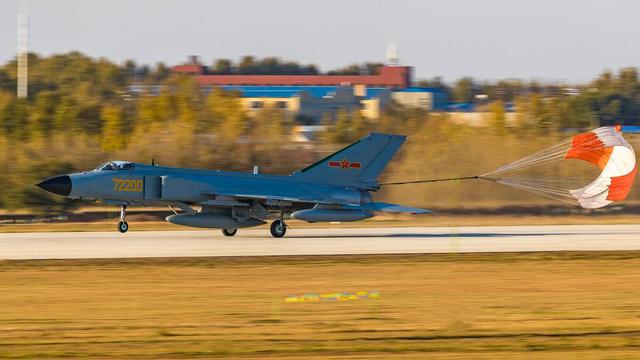 關(guān)于2022年殲-7還有多少架的探討，探討，殲-7戰(zhàn)機(jī)在2022年的數(shù)量概況