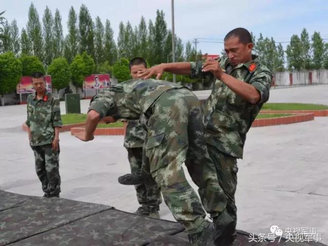 當(dāng)兵可以談戀愛嗎？——深度解析軍營戀愛現(xiàn)象，軍營戀愛現(xiàn)象，解析士兵能否談戀愛的多維度視角