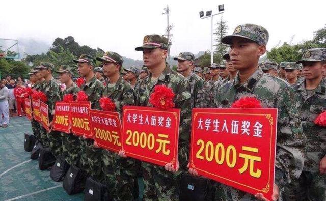 大學(xué)生如何參軍，一條充滿榮耀與成長(zhǎng)的道路，大學(xué)生參軍之路，榮耀與成長(zhǎng)的交織