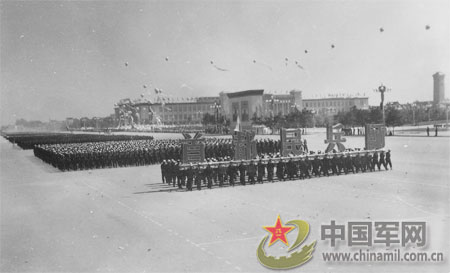 重溫歷史瞬間，探索1959年國(guó)慶閱兵視頻，重溫歷史瞬間，探索經(jīng)典，回顧1959年國(guó)慶閱兵盛況