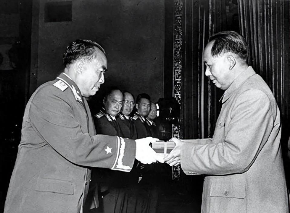 井岡山艦是什么級(jí)別的軍事力量？全面解讀中國(guó)海軍新銳艦艇，全面解讀中國(guó)海軍新銳艦艇，井岡山艦的軍事級(jí)別與實(shí)力分析