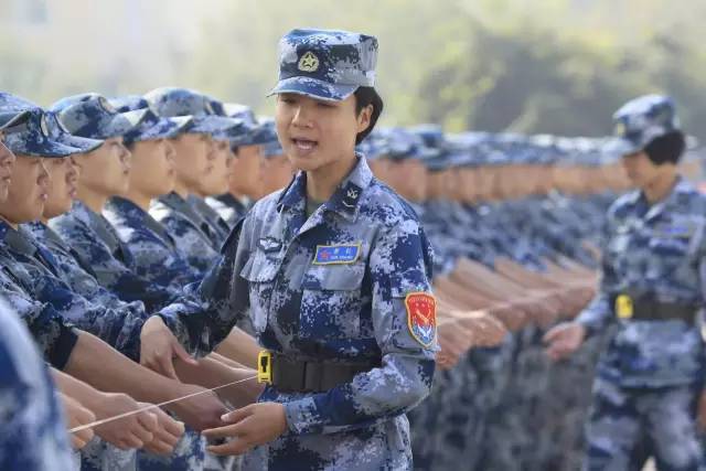 大學(xué)生女兵容易被錄取嗎？解析影響因素與機(jī)會(huì)平等，女大學(xué)生兵錄取機(jī)會(huì)解析，影響因素與平等權(quán)益探討
